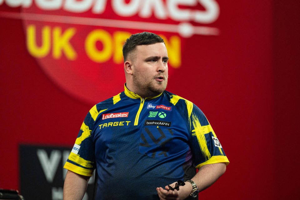 Luke Littler during a darts match.
