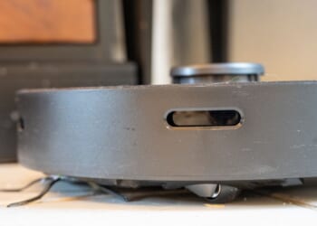 A Spanish man who tried to connect his robotic vacuum to a gaming controller suddenly found he could command a virtual army of nearly 7,000 robots worldwide.