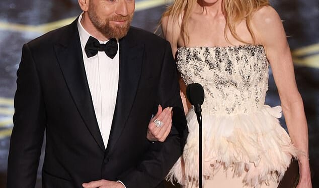 Hollywood stars Nicole Kidman and Ewan McGregor have been slammed online, after they had a very flirty reunion onstage at the Oscars on Sunday night