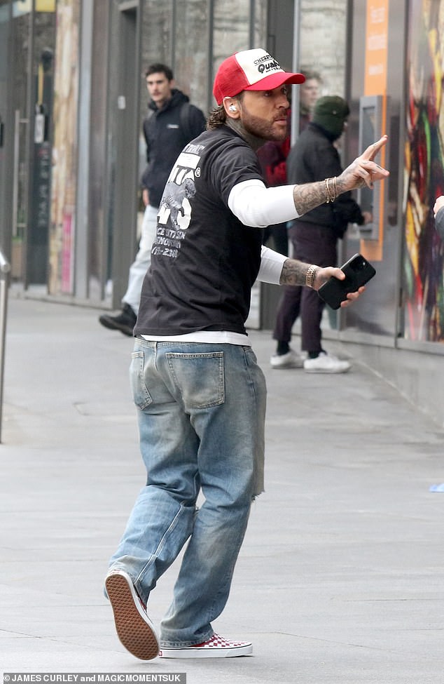 Meanwhile TOWIE's Pete, 37, wore a black and white T-shirt with distressed jeans and matched Olivia in his choice of footwear.