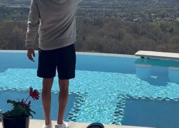 The Army pilots who hovered two helicopters near Kid Rock's Tennessee mansion have had their suspension lifted