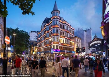 Banner Holdings Limited had put forward plans to install five LED panels along 39 Charing Cross Road, which would be continuous illuminated bands displaying static adverts