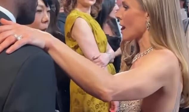 Sandra Bernhard was seen staring daggers at Actor Awards host Kristen Bell on the show's red carpet - and now body language expert Judi James has now exclusively explained the moment