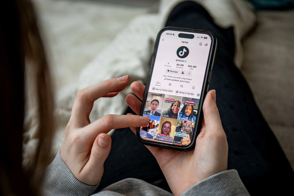 Six in 10 parents feel under pressure to appear 'perfect'