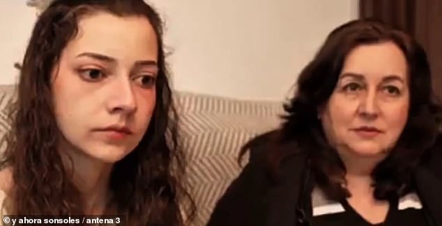 Noelia Castillo and her mother, Yolanda, who said: ¿I do not agree, but I will always be by her side¿