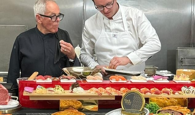 A relatively unknown British chef has revealed his Oscars afterparty menu which draws a line of 400 A-listers to his stall (pictured right Elliott Grover with renowned chef Wolfgang Puck)