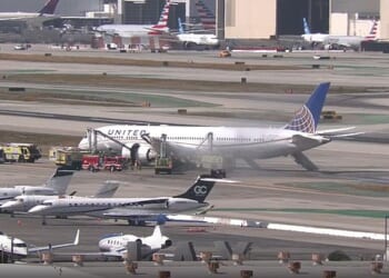 A United Airlines flight made an emergency landing at Los Angeles International Airport (LAX) on Monday after the plane suffered a reported engine failure
