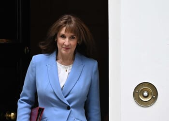 What did Reeves have up her sleeve? | Robert Hutton