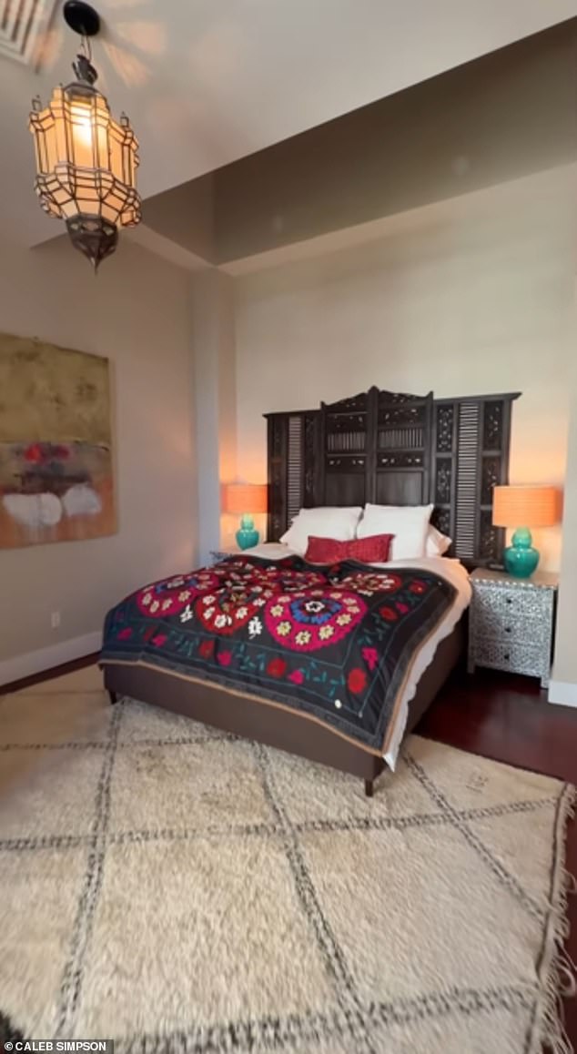 A skylight also hovers over Graham's bed