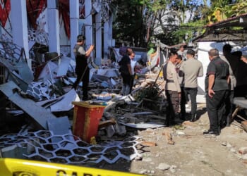 Major 7.4 mag earthquake strikes off Indonesia killing one and triggering tsunami warning