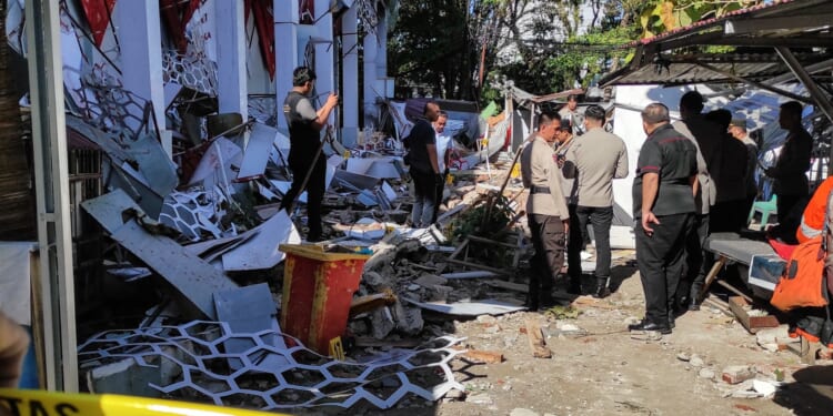 Major 7.4 mag earthquake strikes off Indonesia killing one and triggering tsunami warning