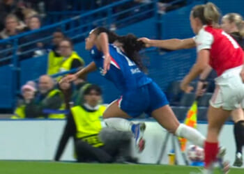 Arsenal star gets away with pulling Chelsea rival's HAIR in major scandal that sees Blues manager sent off