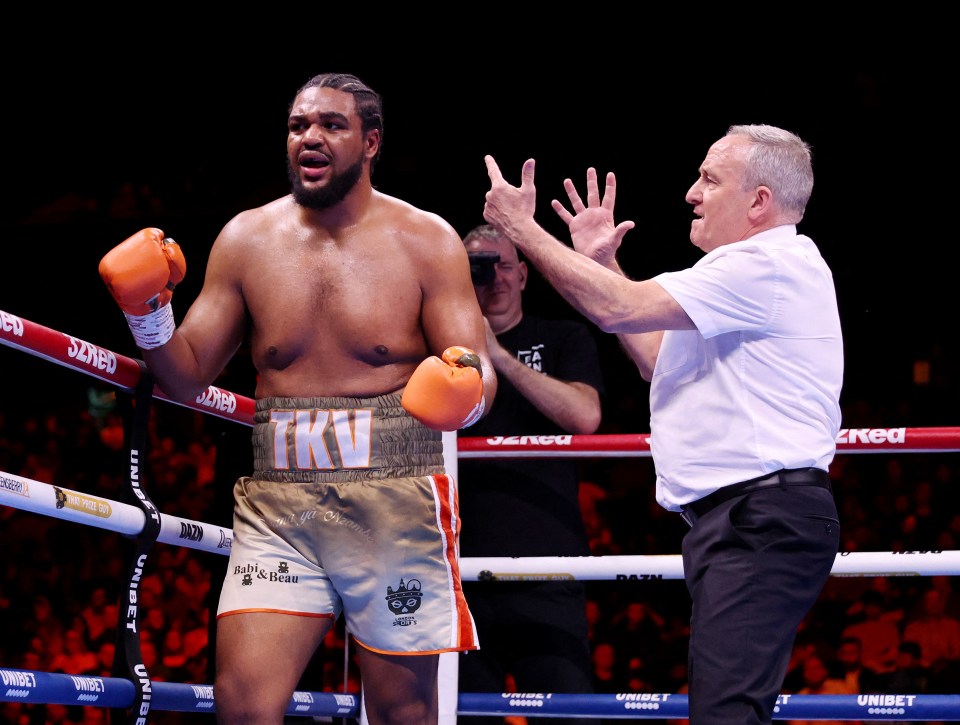 David Adeleye v Jamie Tshikeva