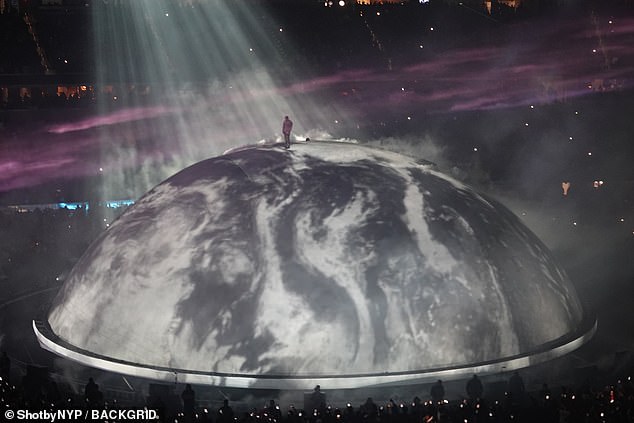 His set marked the start of his comeback tour, after seemingly being uncancelled following his recent apology for his previous unsavoury comments, which included antisemitic remarks