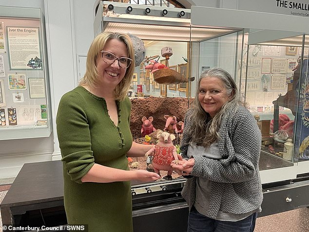Cllr Cornell (left) and Emily Firmin welcomed Mother Clanger home and put her on display with her family
