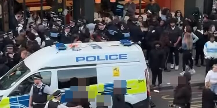 Security guards should be given batons and pepper spray to fight off feral youths after Clapham chaos, says Iceland boss