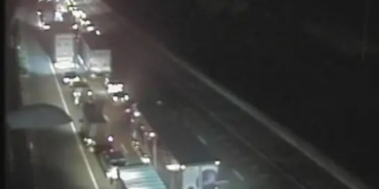 M25 closed in both directions after serious crash as traffic grinds to a halt sparking Easter getaway chaos