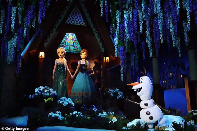 Pivotal scenes from the first Frozen film play out in front of you on the Frozen Ever After ride