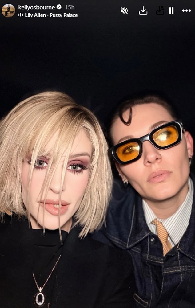 The Daily Mail later revealed the truth about her relationship with new hairdresser partner Kiinicki. Read it about it here