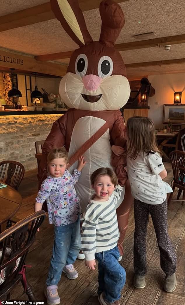 As their families tucked into the lavish meal the kids, including Jess' three-year-old Presley, were entertained by a huge Easter bunny