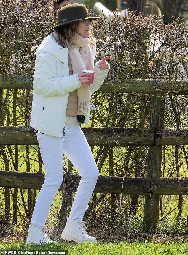 For the occasion, Geri looked chic in a white padded jacket layered over a beige jumper and jeans
