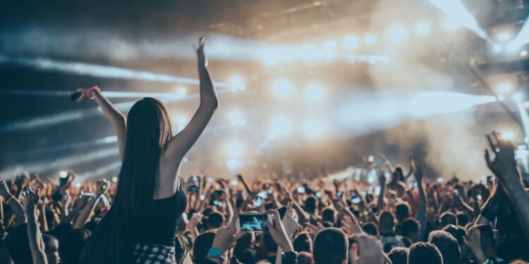 Huge US band forced to cancel rest of their tour as they reveal singer's health battle