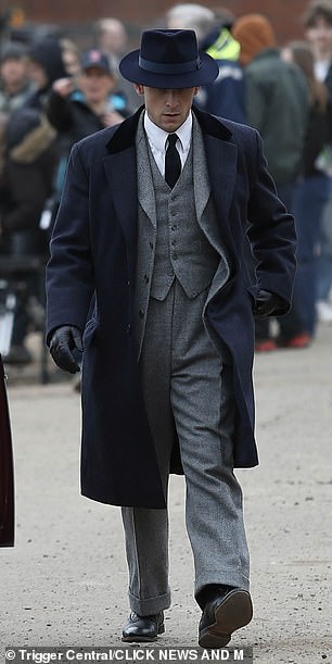 He completed the look with a striking feodra