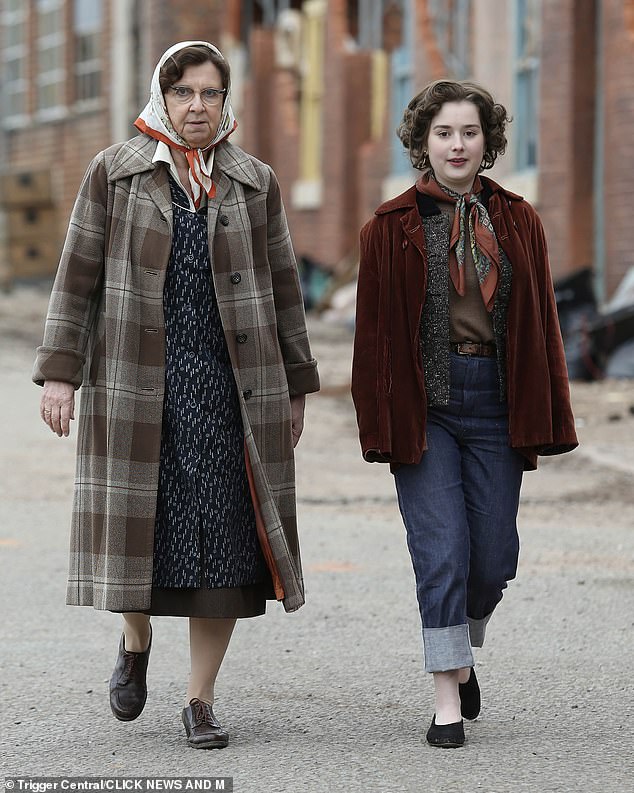 Fellow actors were also dressed in costumes of the time period