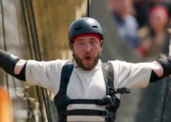 I'm a Celeb's Seann Walsh screams in horror as he takes on 150ft sky-high trial with Sinitta in episode first-look