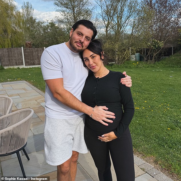 But after spending 22 days in hospital, Jordan was finally able to be discharged last week to reunite with his pregnant girlfriend, 36, in time for Easter