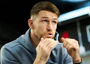 Former world champion British boxer, 35, pulls out of huge fight just weeks before bout after training camp injury