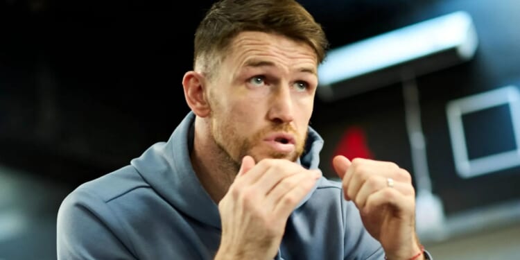 Former world champion British boxer, 35, pulls out of huge fight just weeks before bout after training camp injury