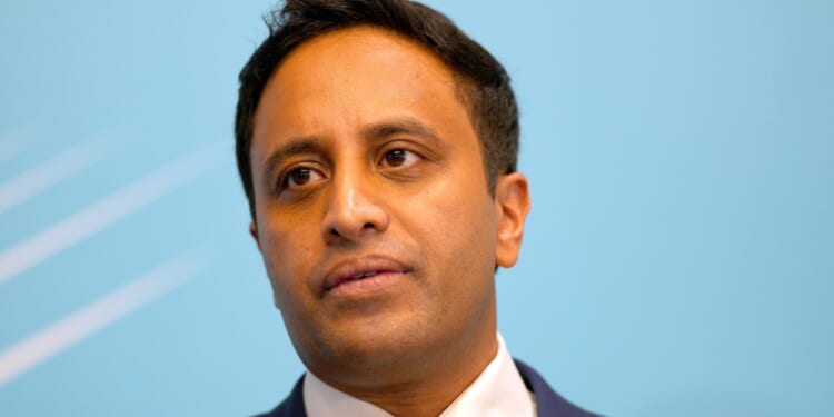 Reform vows to stop issuing visas to individuals from countries demanding reparations