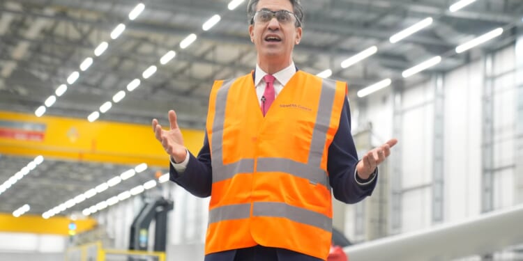 Dithering Starmer must find a backbone and overrule Miliband on oil and gas before Britain is left in the dark