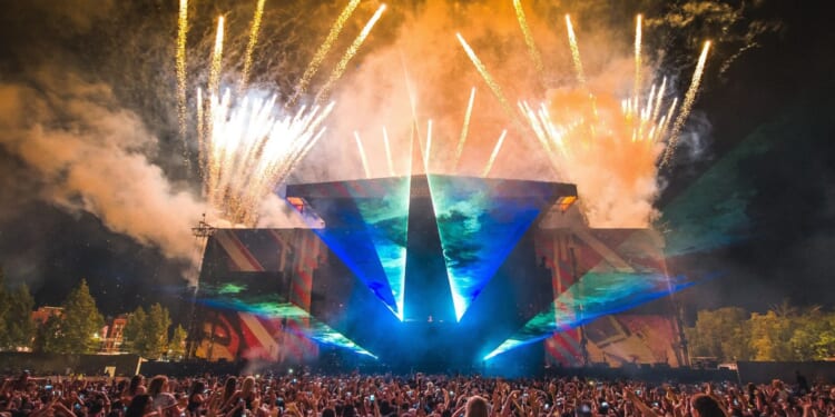 Wireless Festival CANCELLED and all fans issued refunds after Kanye West banned from UK