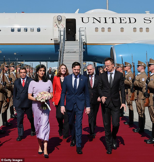 Once the couple arrived on the ground, they were welcomed by Hungarian Foreign Minister Peter Szijjarto, and Usha was given a bouquet of pink flowers