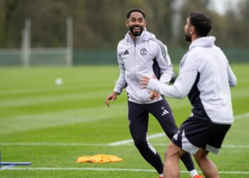 Fernandes and Cunha beating teammates and a Westlife reunion