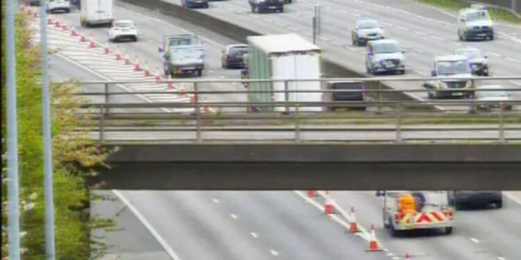 M25 closed after 250 litres of oil spills onto motorway as road shut for 'several hours' with 'significant delays'