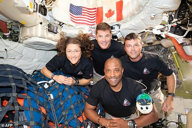Artemis II crew members: Mission Specialist Christina Koch (L), Mission Specialist Jeremy Hansen (top), Commander Reid Wiseman (R), and Pilot Victor Glover (bottom)