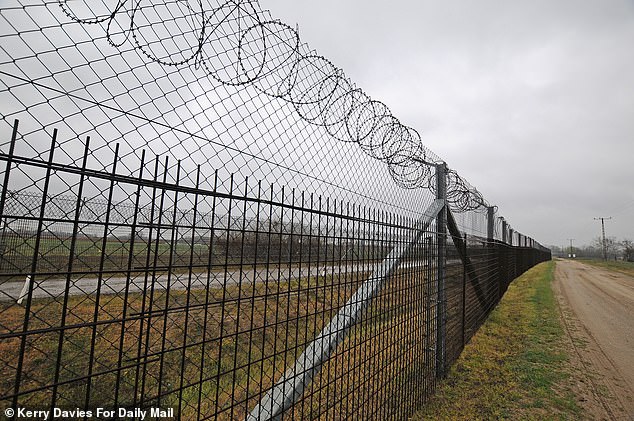 ¿We take them immediately to the border gate at the fence and tell them to leave,' one border guard said