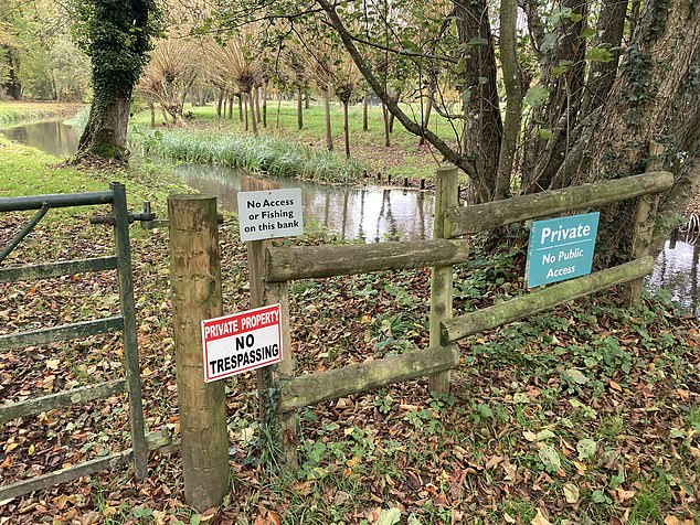 Known as ¿The Avenue¿ or ¿Donkey Lane¿, locals say the Matthews have put up signs saying private property