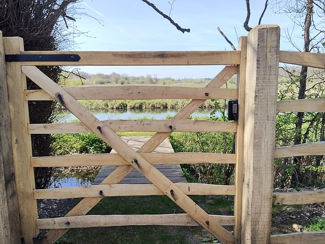 One can understand the family's desire for privacy, yet locals were still indignant about the changes ¿ which include wooden fencing and security gates along the length of the lane