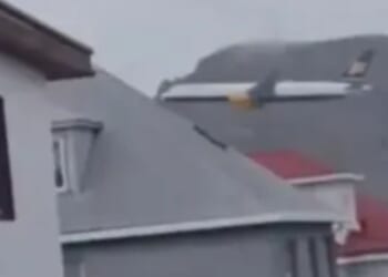 Shocking real reason airline pilot flies Boeing 757 terrifyingly low over houses on his final flight