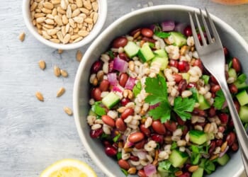 Lose 15lbs in 8 weeks with 3 simple rules to beat mid-life bulge without jabs & the 'sweet treat' you can still snack on