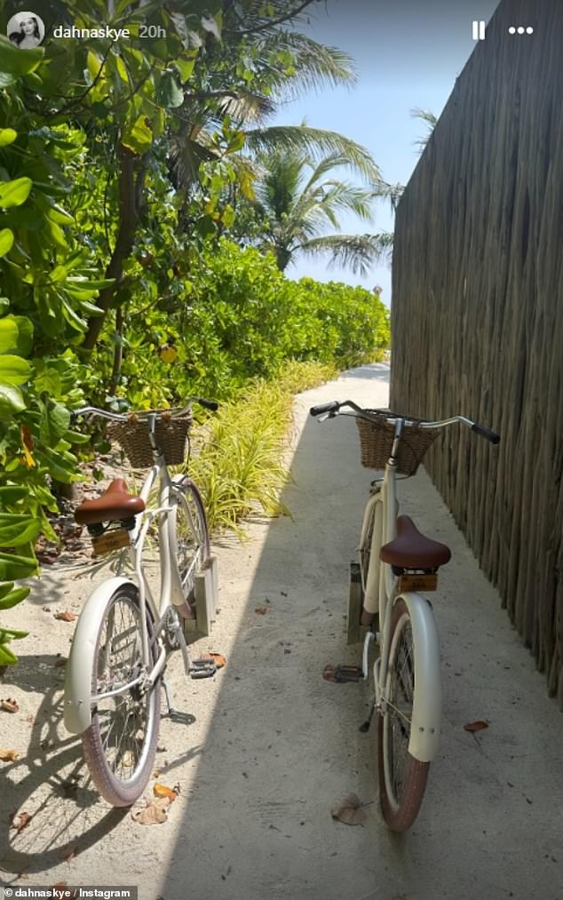 Dahna posted this cryptic picture of two bikes resting in the sand on her Instagram Stories on Wednesday