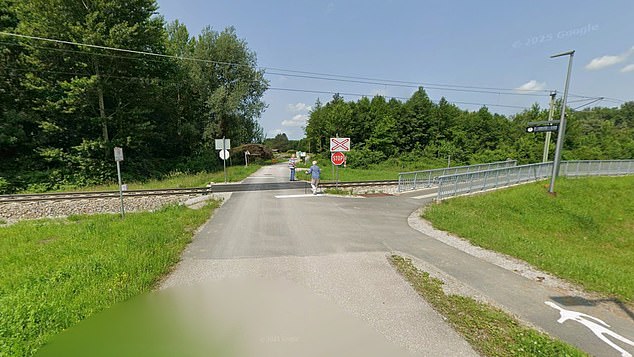 The accident occurred on Thursday near Pabing in Salzburg, at an unguarded level crossing