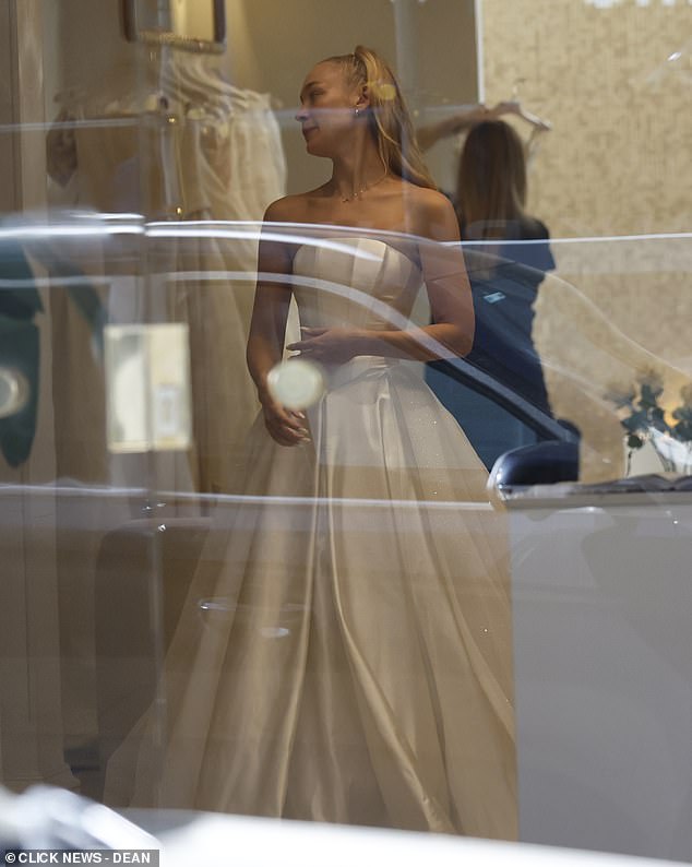 Roxy's model figure was highlighted by both dresses cinching in at her tiny waist