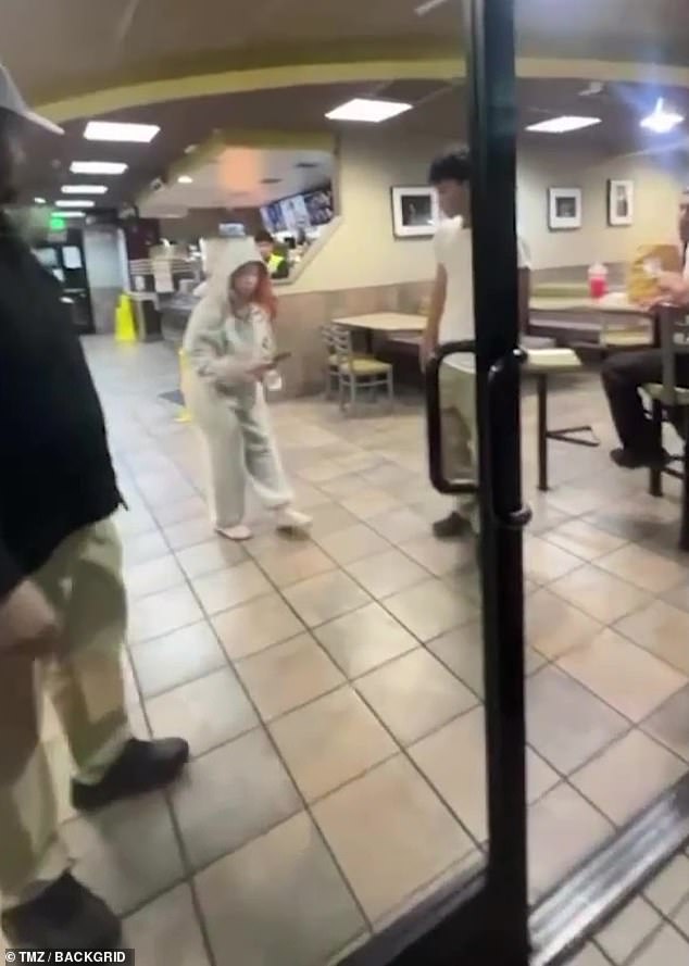 After the initial stage of the brawl inside the restaurant, Ice Spice picked up a phone from the tiles and threw it apparently out the door