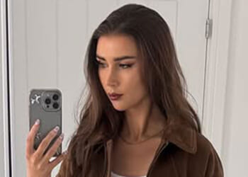 Sky Sports Racing star Kate Tracey strikes a saucy pose with exposed midriff in full-length mirror selfie