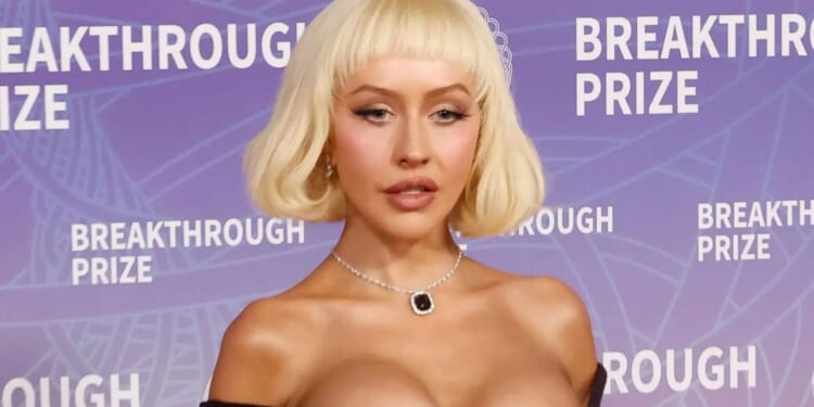 Christina Aguilera looks incredible as she debuts new hair and shows off massive weight loss transformation
